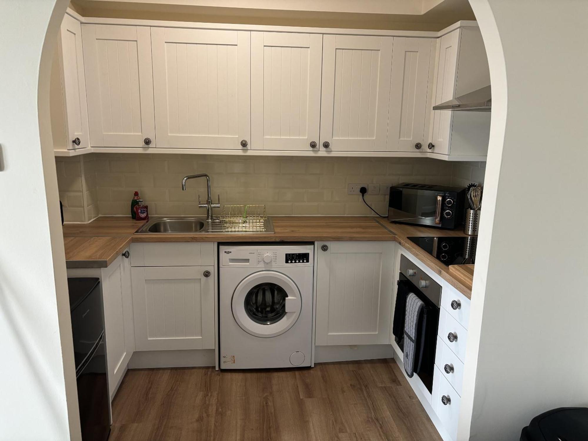 Central - 1 Bed, Cosy Retreat Swindon Extérieur photo